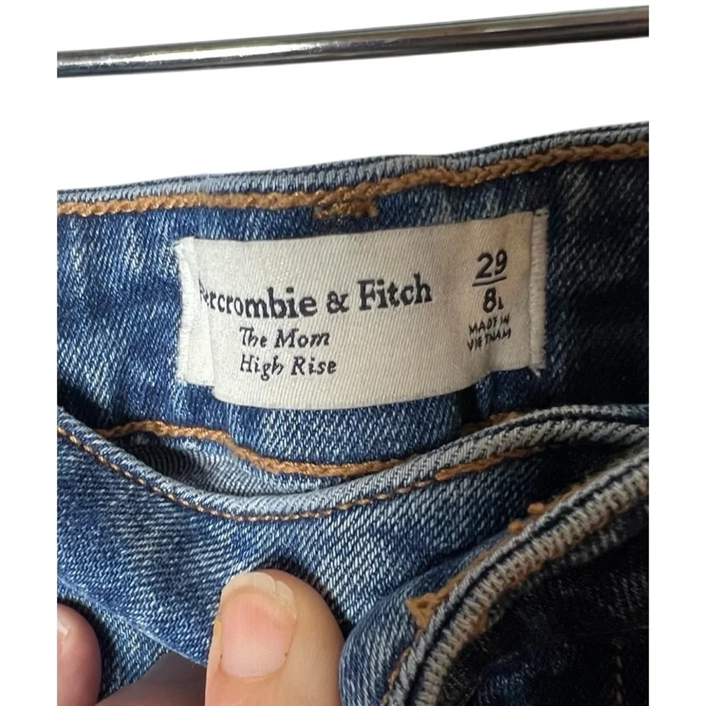 Abercrombie & Fitch The Mom High Rise jeans size 29/8 long